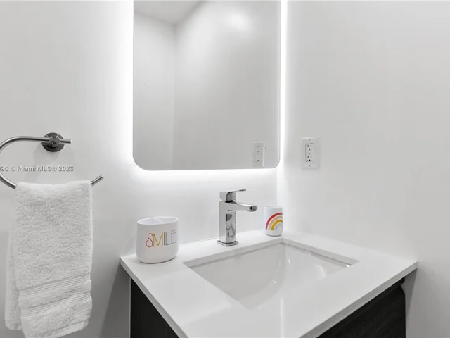 2301 Collins Ave # 318, Miami Beach FL 33139