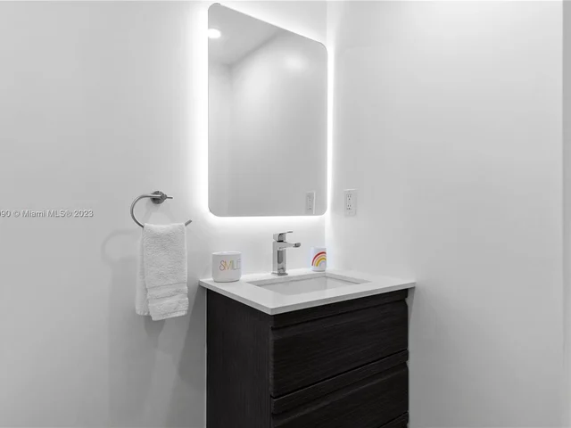 2301 Collins Ave # 318, Miami Beach FL 33139