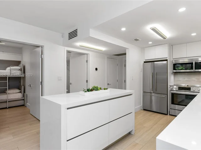 2301 Collins Ave # 318, Miami Beach FL 33139