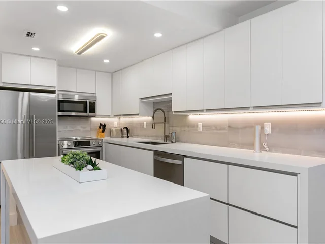 2301 Collins Ave # 318, Miami Beach FL 33139