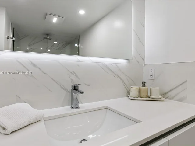 2301 Collins Ave # 318, Miami Beach FL 33139