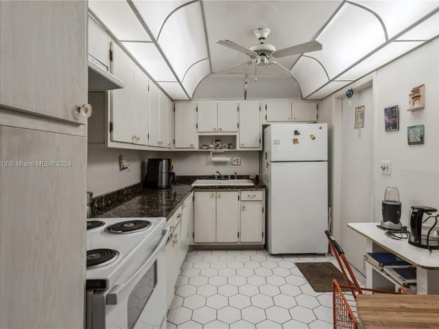 3161 S Ocean Dr # 203, Hallandale Beach FL 33009