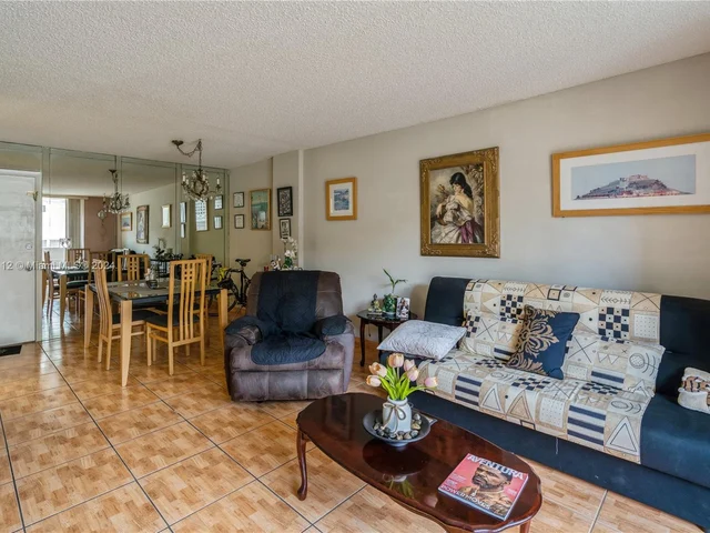 3161 S Ocean Dr # 203, Hallandale Beach FL 33009