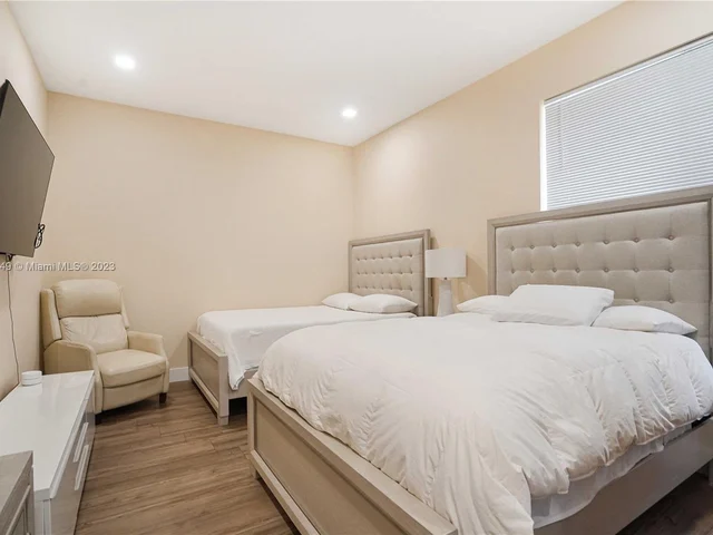 3164 Inverness, Weston FL 33332