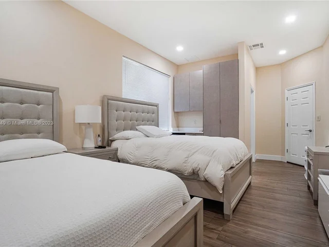 3164 Inverness, Weston FL 33332