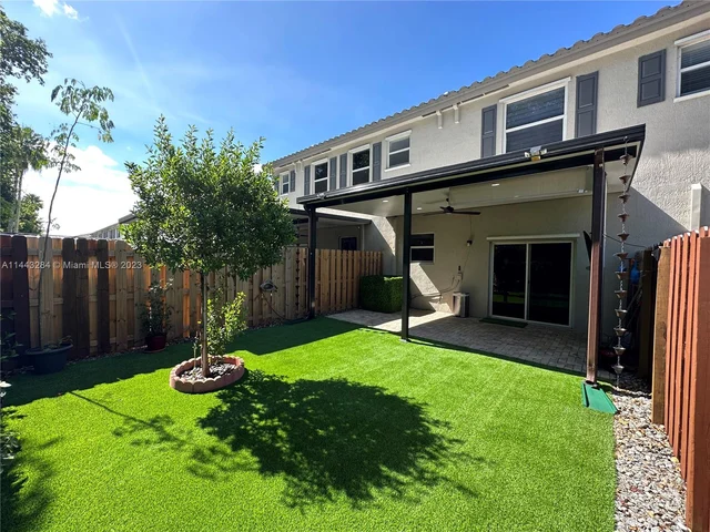 1281 SE 27th Ter, Homestead FL 33035