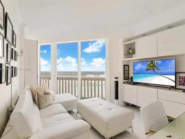 1000 W Island Blvd, Aventura FL 33160