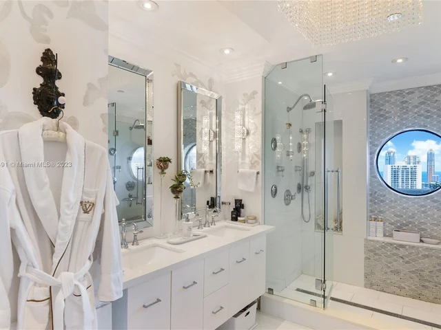 1000 W Island Blvd, Aventura FL 33160