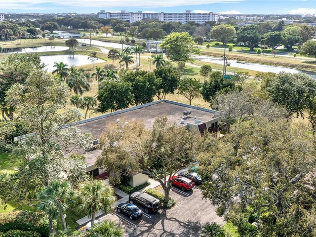 3200 N Course Ln # 216, Pompano Beach FL 33069