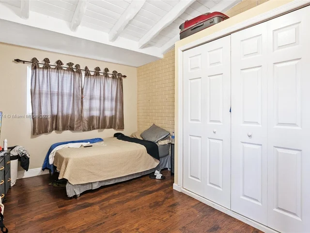 425 SW 64th Ter, Margate FL 33068