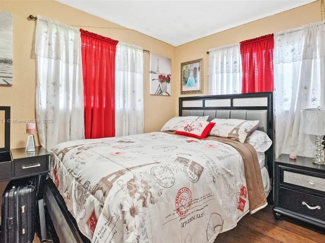 425 SW 64th Ter, Margate FL 33068