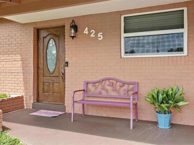 425 SW 64th Ter, Margate FL 33068