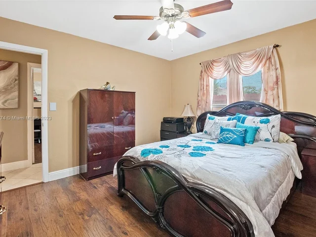 425 SW 64th Ter, Margate FL 33068