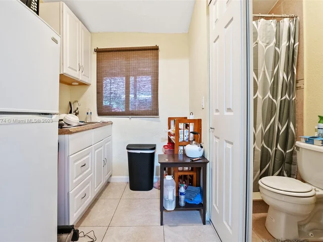 425 SW 64th Ter, Margate FL 33068