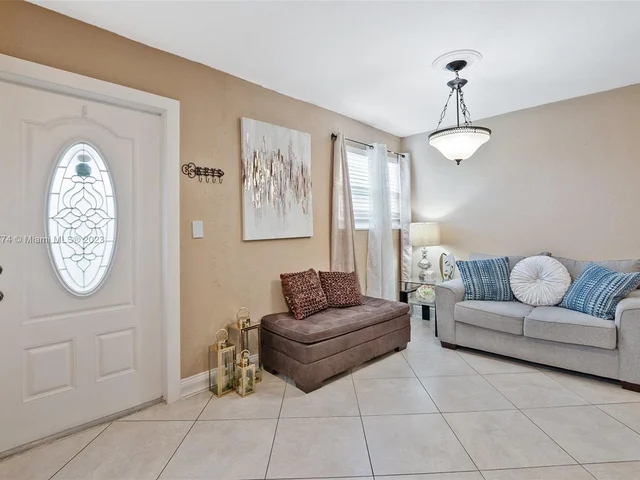 425 SW 64th Ter, Margate FL 33068