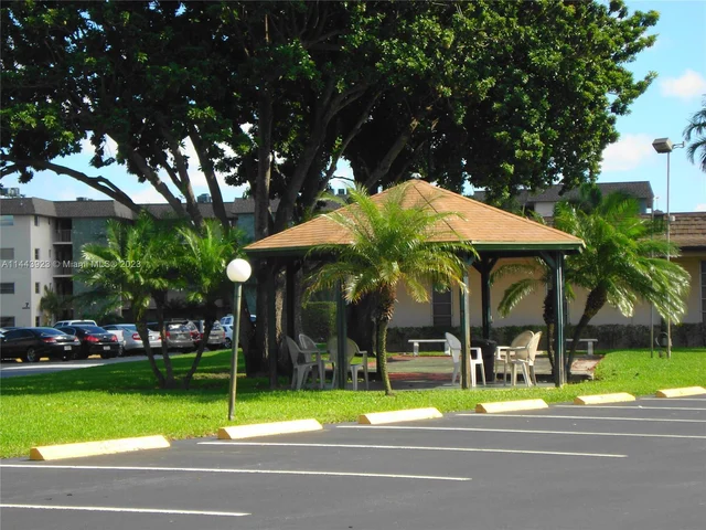 2431 SW 82nd Ave # 105, Davie FL 33324