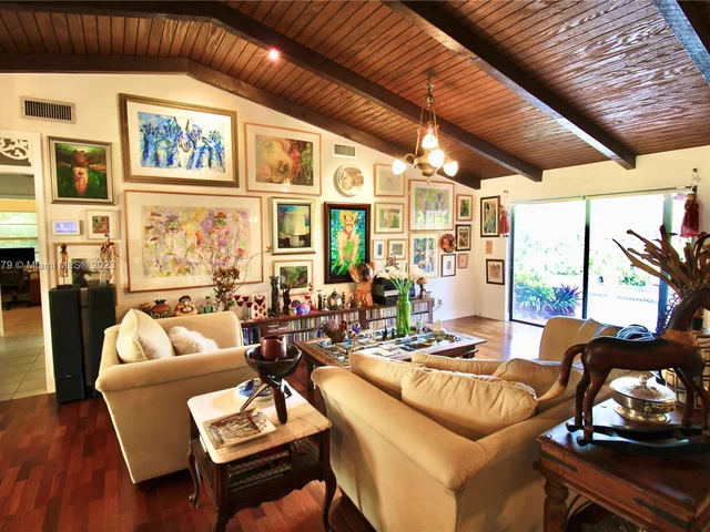 11370 SW 118th St, Miami FL 33176