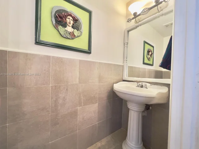 11370 SW 118th St, Miami FL 33176