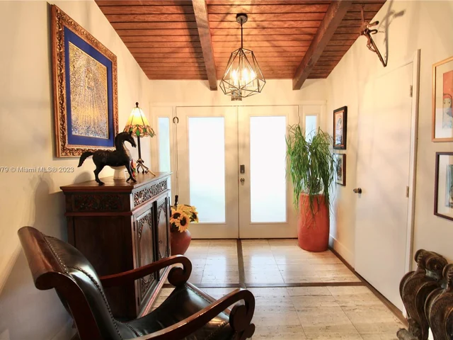 11370 SW 118th St, Miami FL 33176