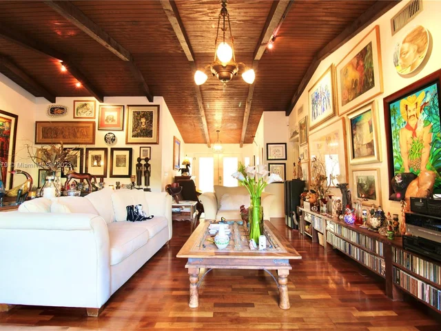 11370 SW 118th St, Miami FL 33176