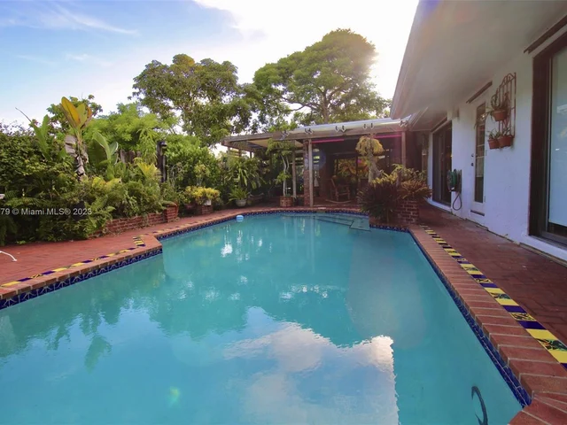 11370 SW 118th St, Miami FL 33176