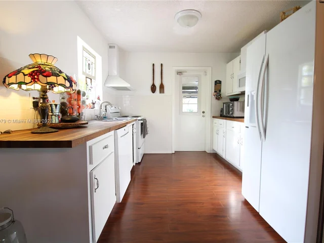 11370 SW 118th St, Miami FL 33176