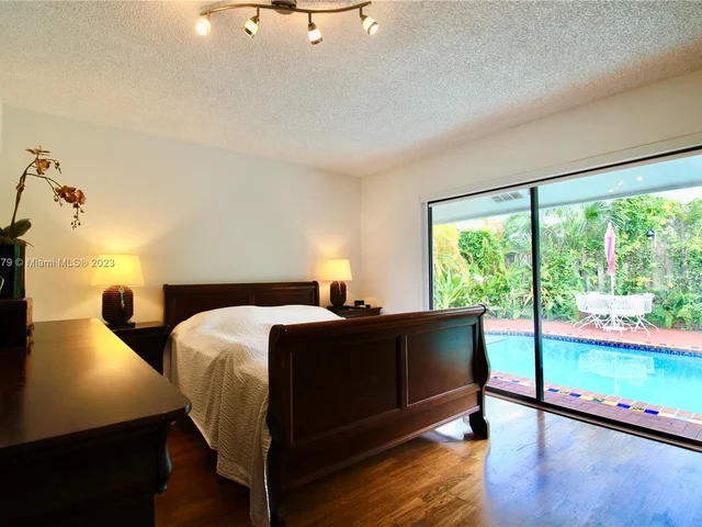 11370 SW 118th St, Miami FL 33176