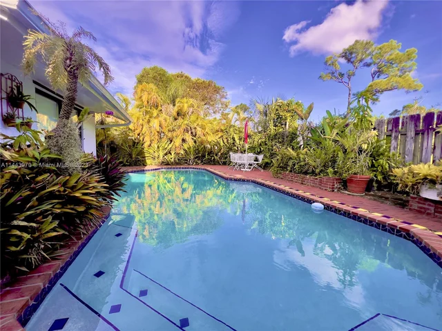 11370 SW 118th St, Miami FL 33176