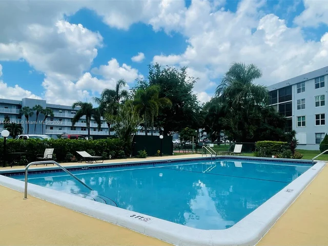 115 Royal Park Dr # 4G, Oakland Park FL 33309