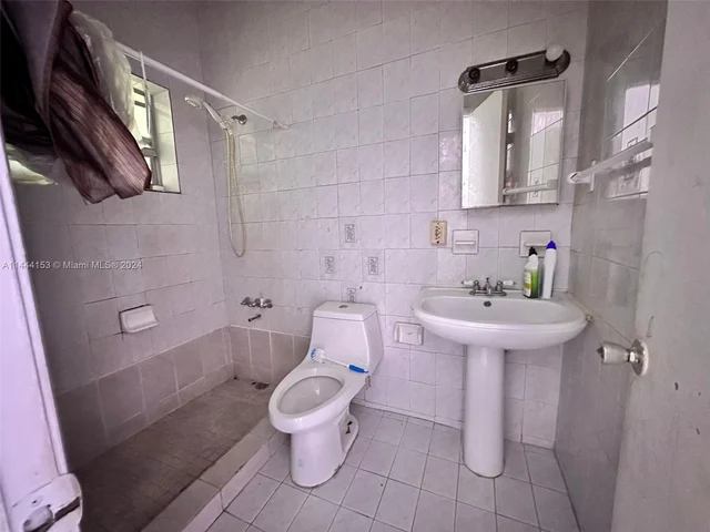 1366 NW 75th St, Miami FL 33147