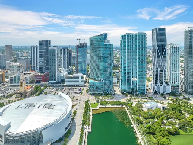 888 Biscayne Blvd # 4111, Miami FL 33132
