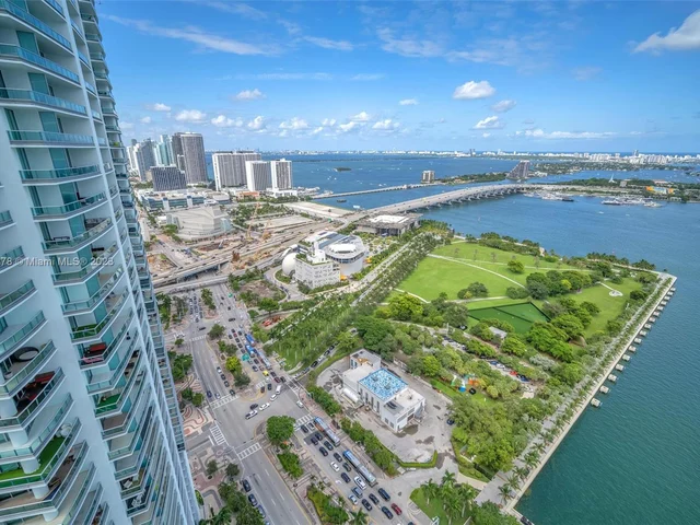 888 Biscayne Blvd # 4111, Miami FL 33132