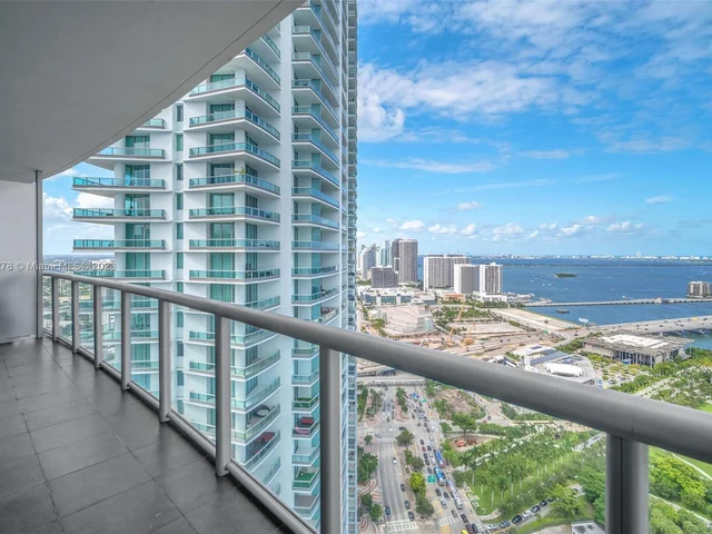 888 Biscayne Blvd # 4111, Miami FL 33132