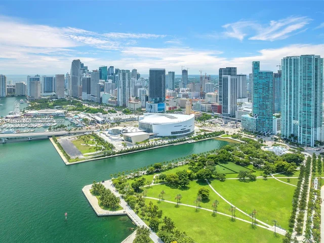 888 Biscayne Blvd # 4111, Miami FL 33132