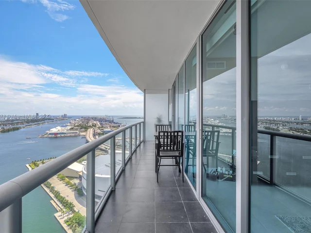 888 Biscayne Blvd # 4111, Miami FL 33132