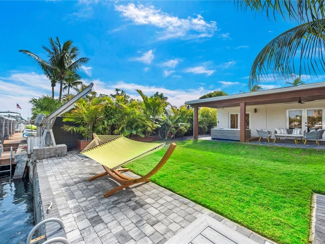 2243 Bayview Ln, North Miami FL 33181