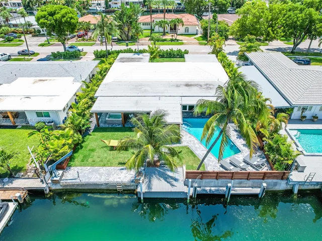 2243 Bayview Ln, North Miami FL 33181