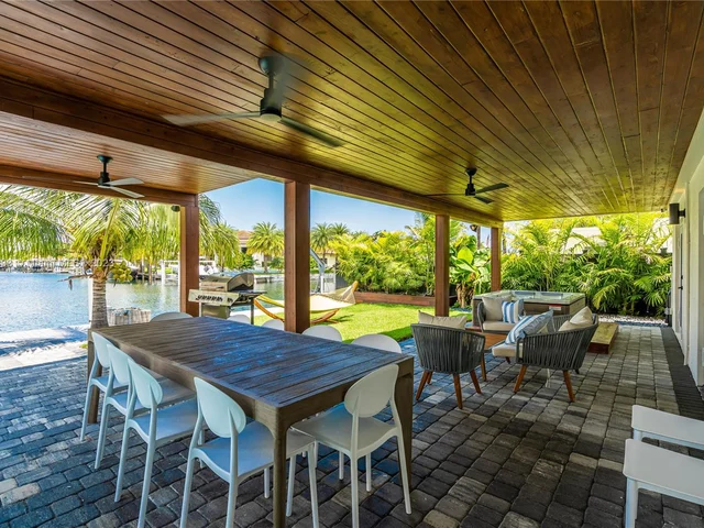 2243 Bayview Ln, North Miami FL 33181