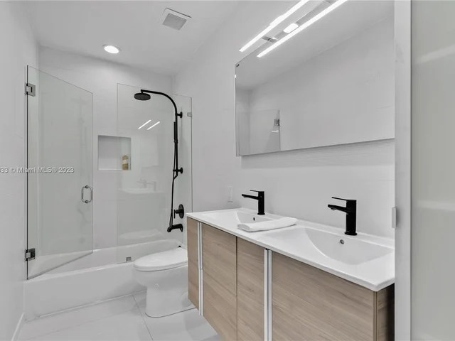 2243 Bayview Ln, North Miami FL 33181