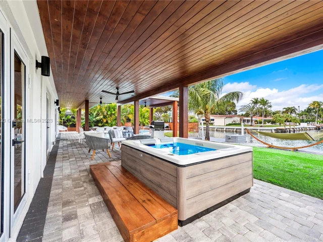 2243 Bayview Ln, North Miami FL 33181