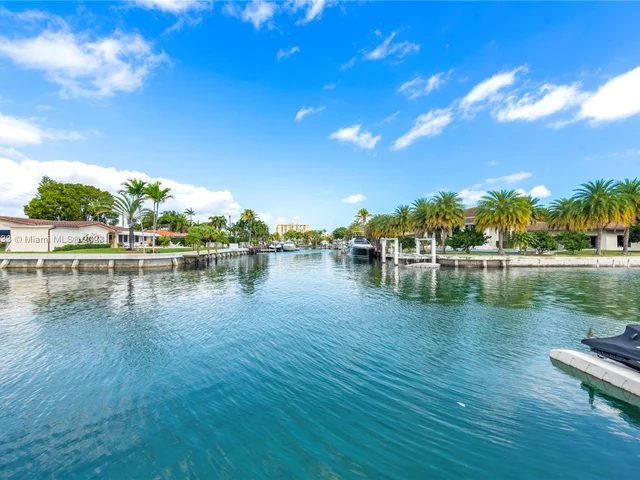 2243 Bayview Ln, North Miami FL 33181