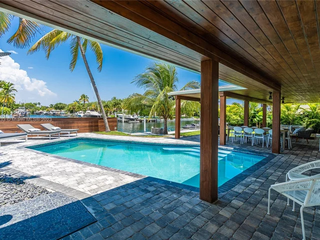 2243 Bayview Ln, North Miami FL 33181