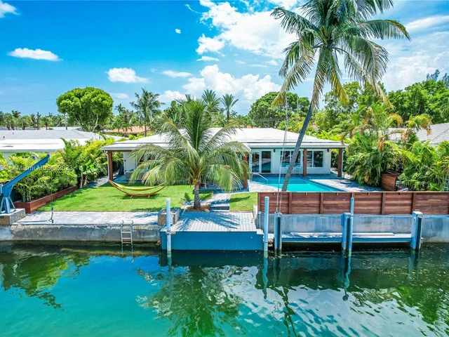 2243 Bayview Ln, North Miami FL 33181