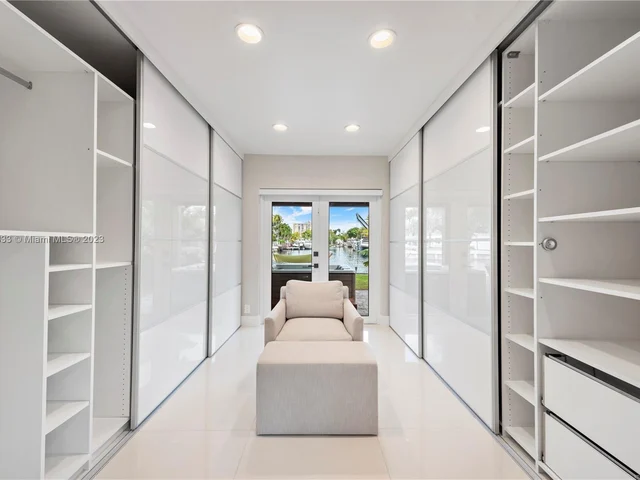 2243 Bayview Ln, North Miami FL 33181