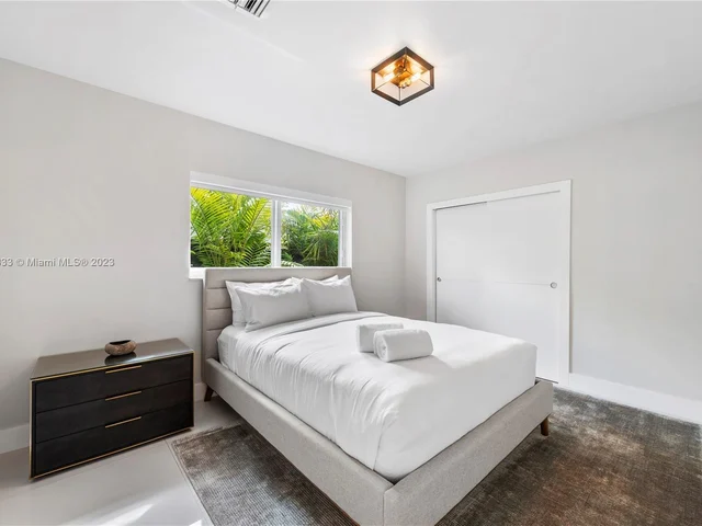 2243 Bayview Ln, North Miami FL 33181