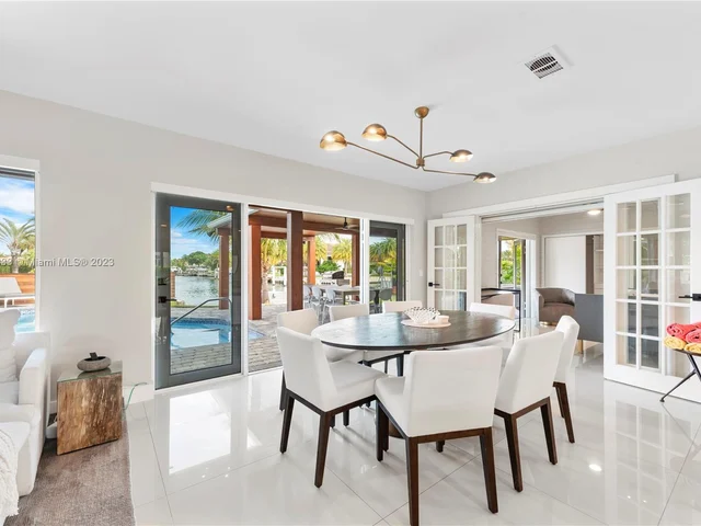 2243 Bayview Ln, North Miami FL 33181