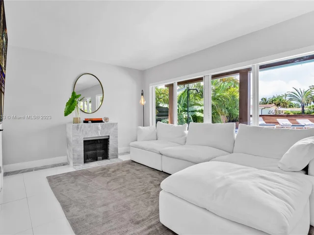 2243 Bayview Ln, North Miami FL 33181