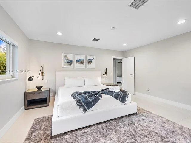 2243 Bayview Ln, North Miami FL 33181