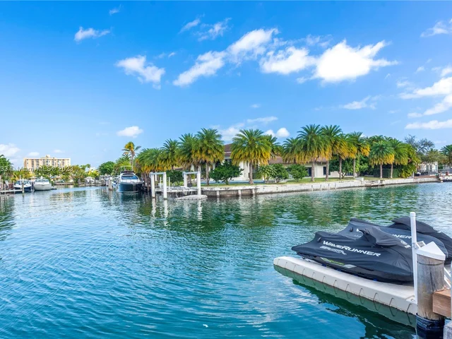 2243 Bayview Ln, North Miami FL 33181