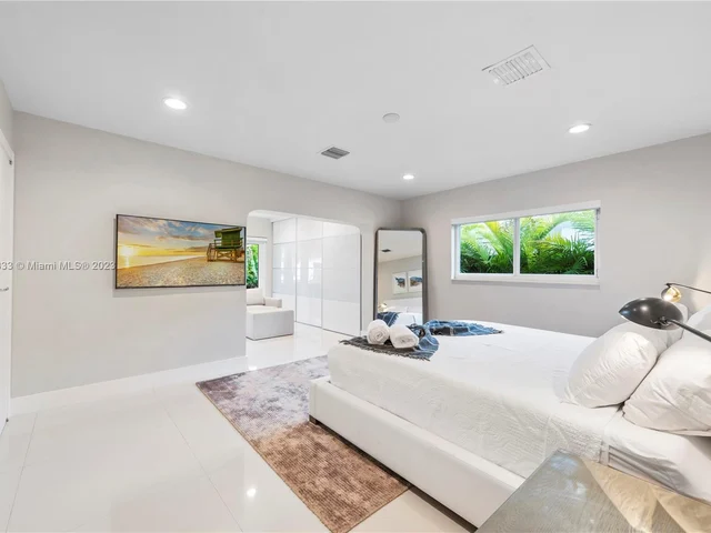 2243 Bayview Ln, North Miami FL 33181